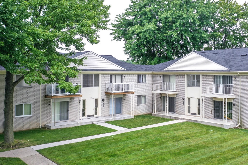 Sterling Knolls Apartments in Sterling Heights, MI