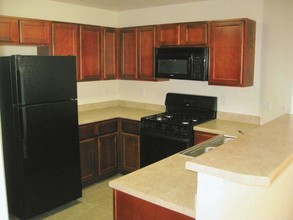 Desert Village Apartments in El Paso, TX - Building Photo - Building Photo