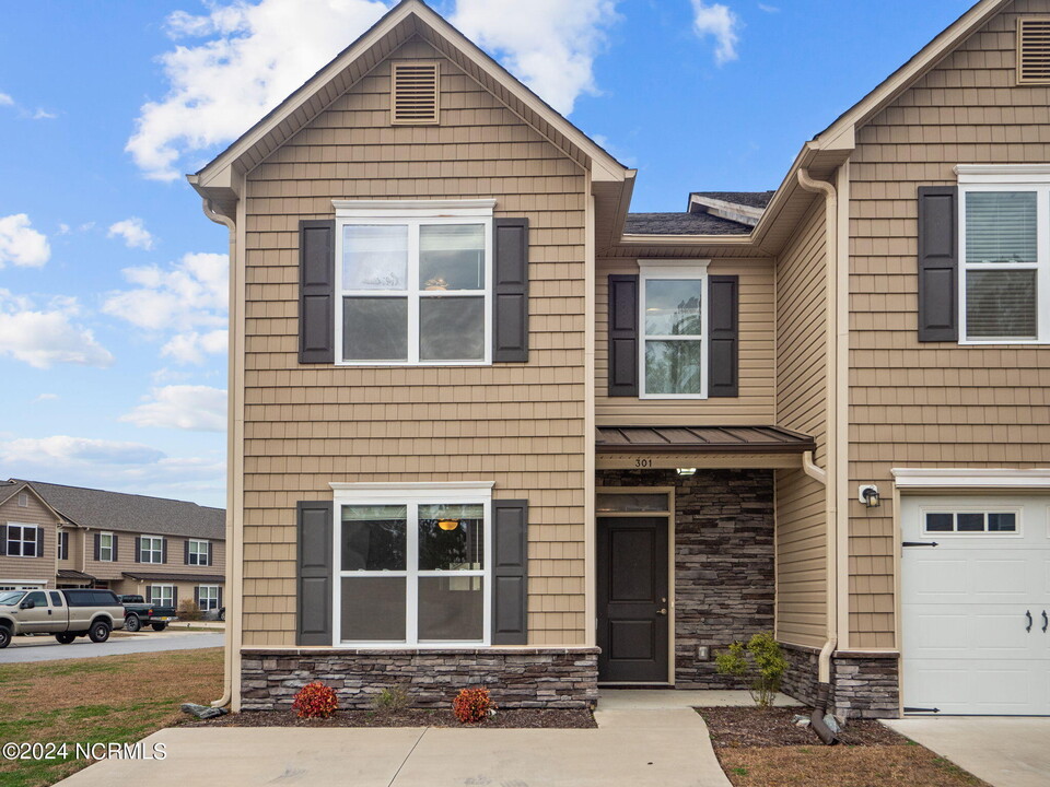 301 Glenellen Loop Rd in Midway Park, NC - Building Photo