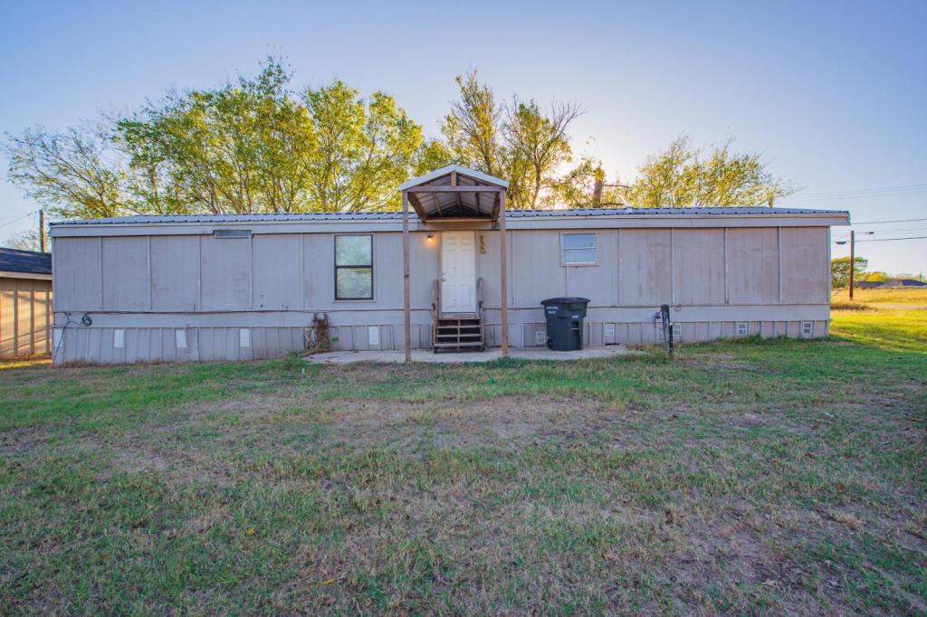 132 Holy Temple St in Caldwell, TX - Foto de edificio