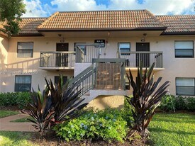 10468 NW 10th St in Pembroke Pines, FL - Building Photo