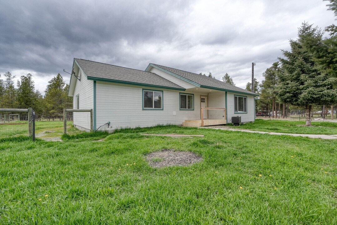 150 Pleasant Vly Rd in Marion, MT - Building Photo