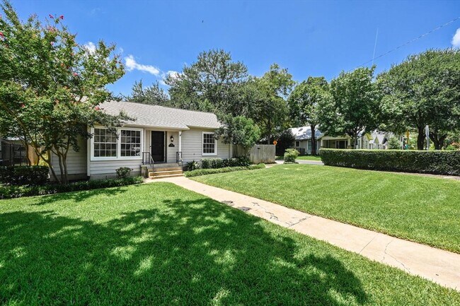 1411 Northwood Rd in Austin, TX - Building Photo - Building Photo