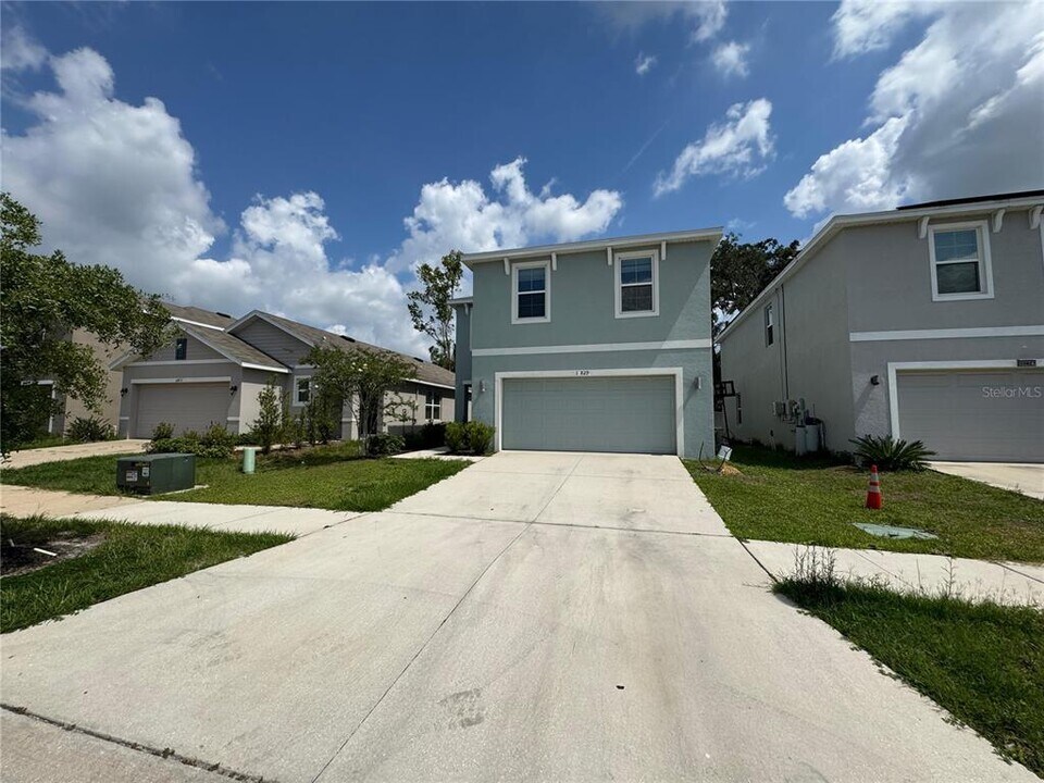 10829 Trailing Vine Dr in Tampa, FL - Building Photo