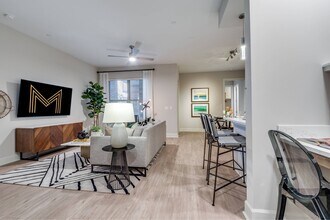 Montrose at Buffalo Bayou in Houston, TX - Foto de edificio - Interior Photo