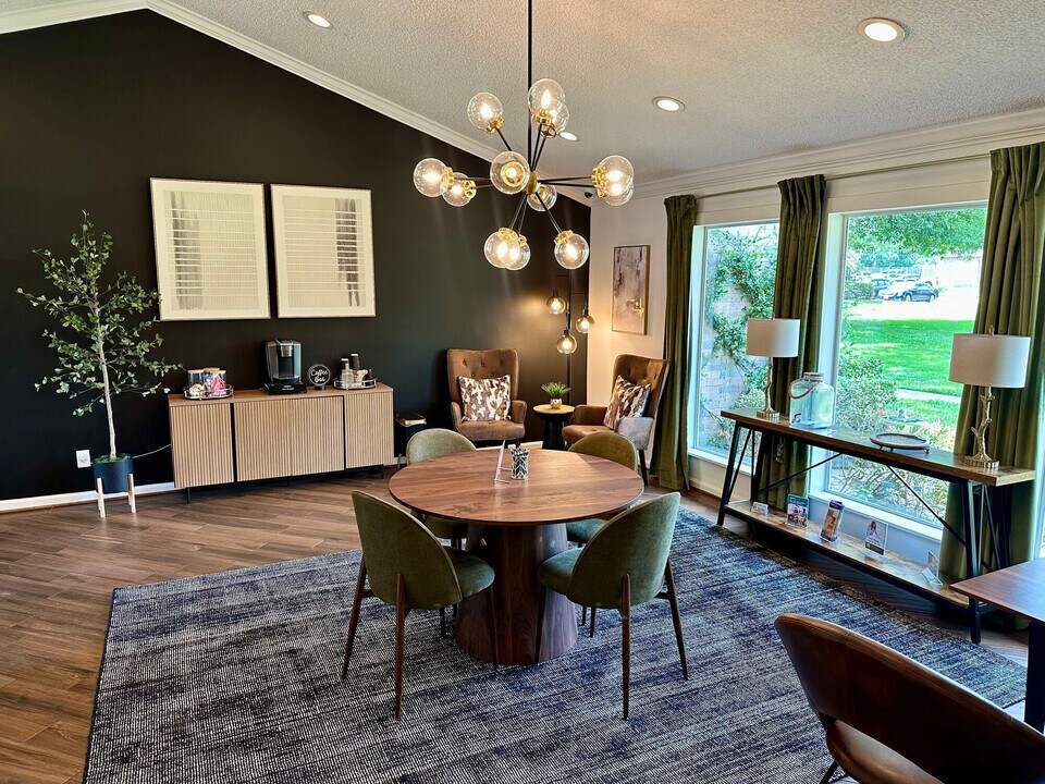 Green Arbor in Houston, TX - Building Photo