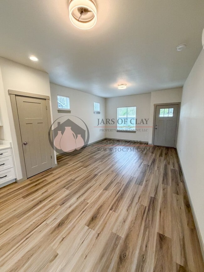 4742 Fanno Rdg Ln NE in Hayesville, OR - Building Photo - Building Photo