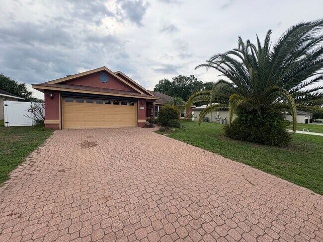 35909 Joewood Ave in Leesburg, FL - Building Photo - Building Photo