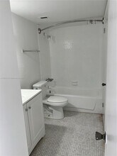 498 NW 165th St in Miami, FL - Building Photo - Building Photo