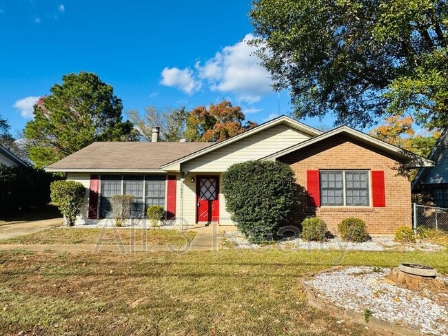 property at 5821 Darien Dr