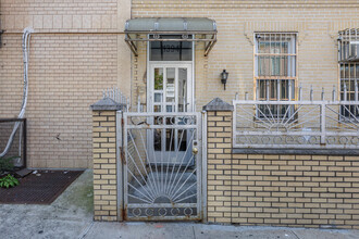 1394 Putnam Ave in Brooklyn, NY - Foto de edificio - Building Photo