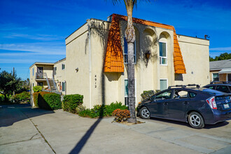 4912 W Point Loma Blvd in San Diego, CA - Building Photo - Building Photo