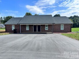 4032 Eugene Dr in Lincolnton, NC - Building Photo