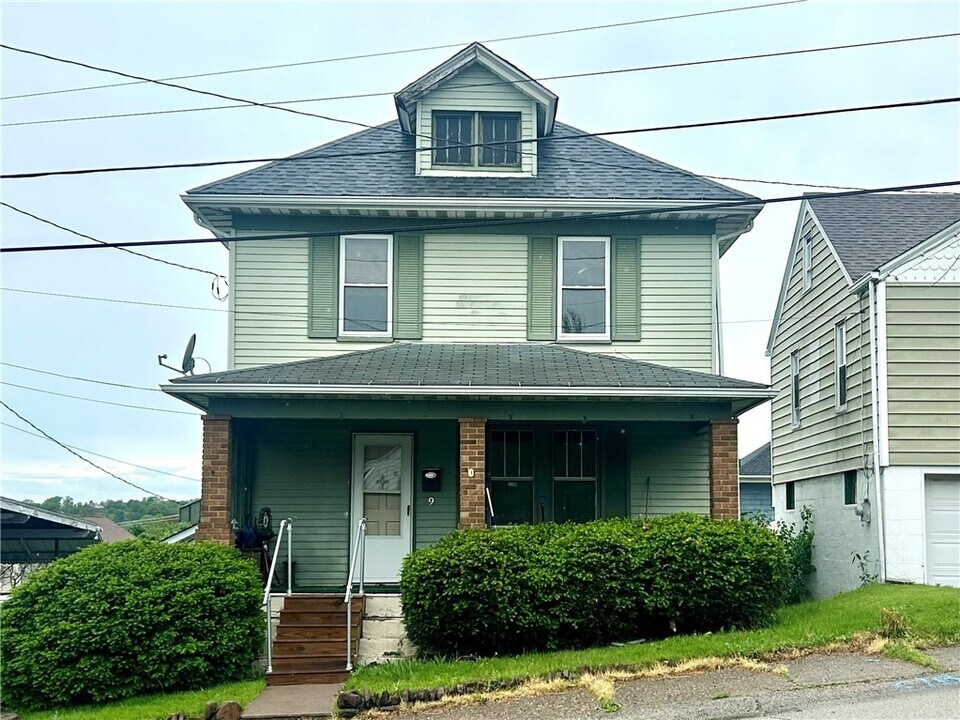 9 Jacob St in Uniontown, PA - Building Photo
