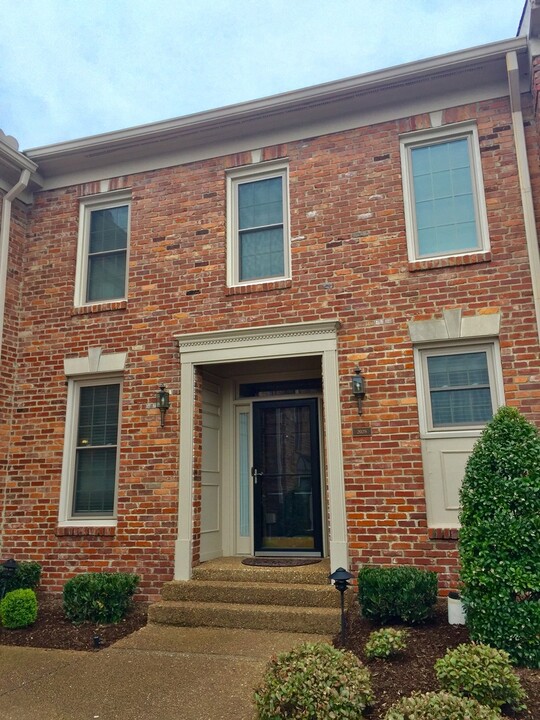 2028 Graybar Ln in Nashville, TN - Building Photo