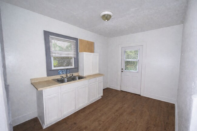 21 N Colorado Ave in Indianapolis, IN - Foto de edificio - Building Photo