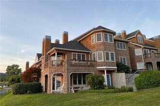 113 Half Moon Bay Dr in Croton-on-Hudson, NY - Building Photo - Building Photo