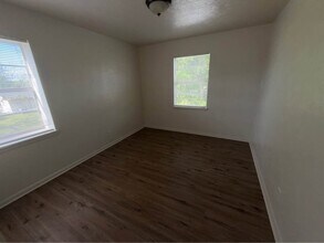 371 W Elm Mott Dr in Elm Mott, TX - Foto de edificio - Building Photo