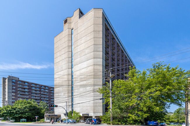 3295 Gouin Boul O in Montréal, QC - Building Photo - Building Photo