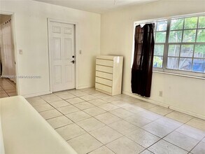 2016 NE 26th St in Wilton Manors, FL - Building Photo - Building Photo