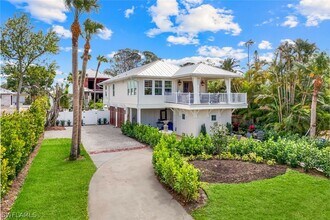 1437 Sandpiper St in Naples, FL - Building Photo - Building Photo