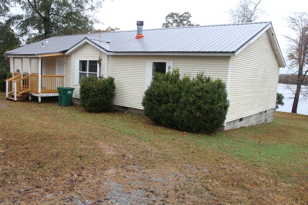 1603 Cromartie Beach Dr in Albany, GA - Building Photo