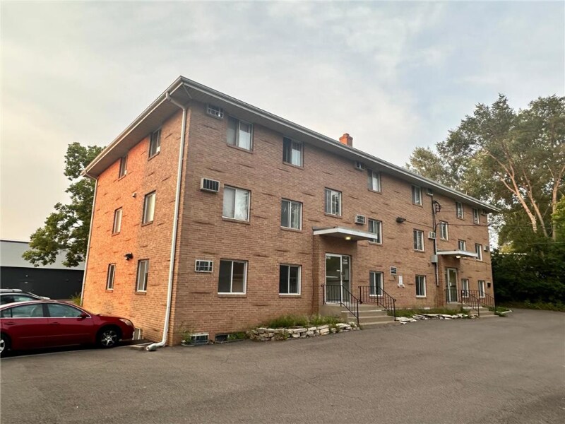 1321 Division St, Unit 101 in Hopkins, MN - Foto de edificio