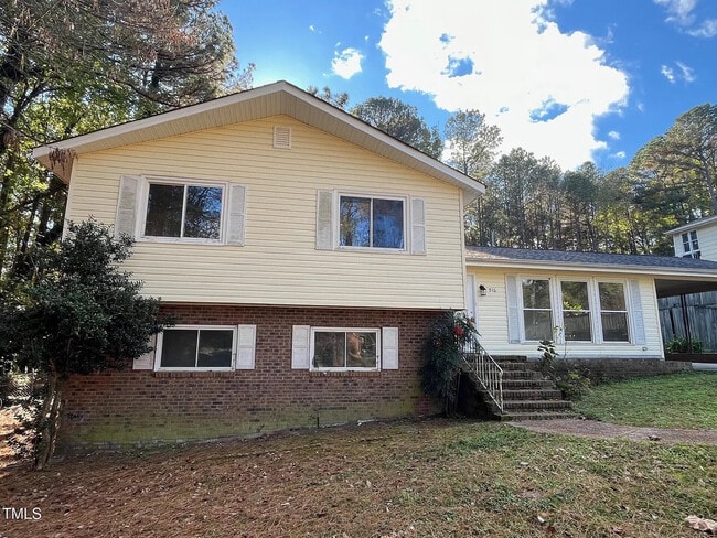 property at 916 Forge Rd
