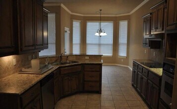 6613 Stinchcomb Dr in Oklahoma City, OK - Foto de edificio - Building Photo