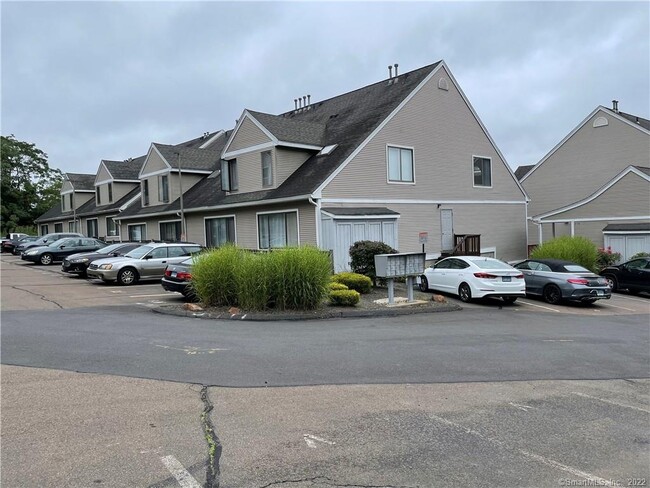 1690 Dixwell Ave in Hamden, CT - Building Photo - Building Photo