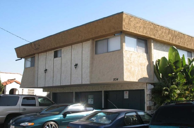 930-934 Broad Ave in Wilmington, CA - Foto de edificio - Building Photo