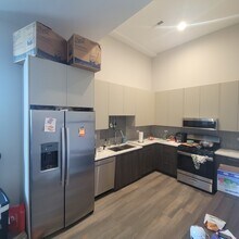 2443 N Western Ave in Chicago, IL - Building Photo - Building Photo