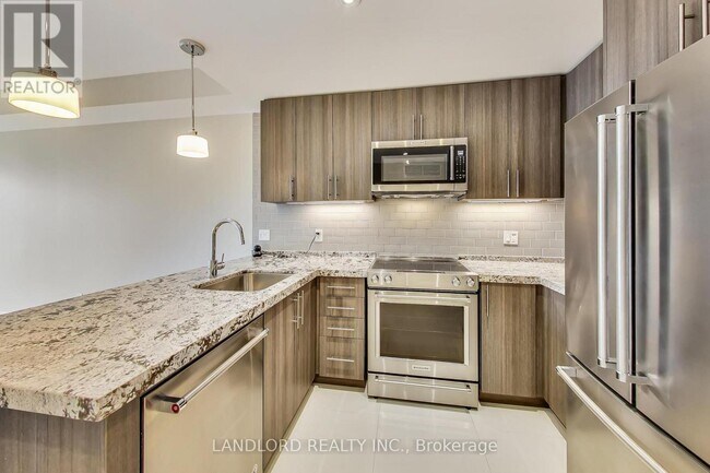 2A Queensbury Ave in Toronto, ON - Building Photo - Building Photo