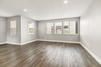 320 Barbato Ln in Sacramento, CA - Building Photo - Building Photo