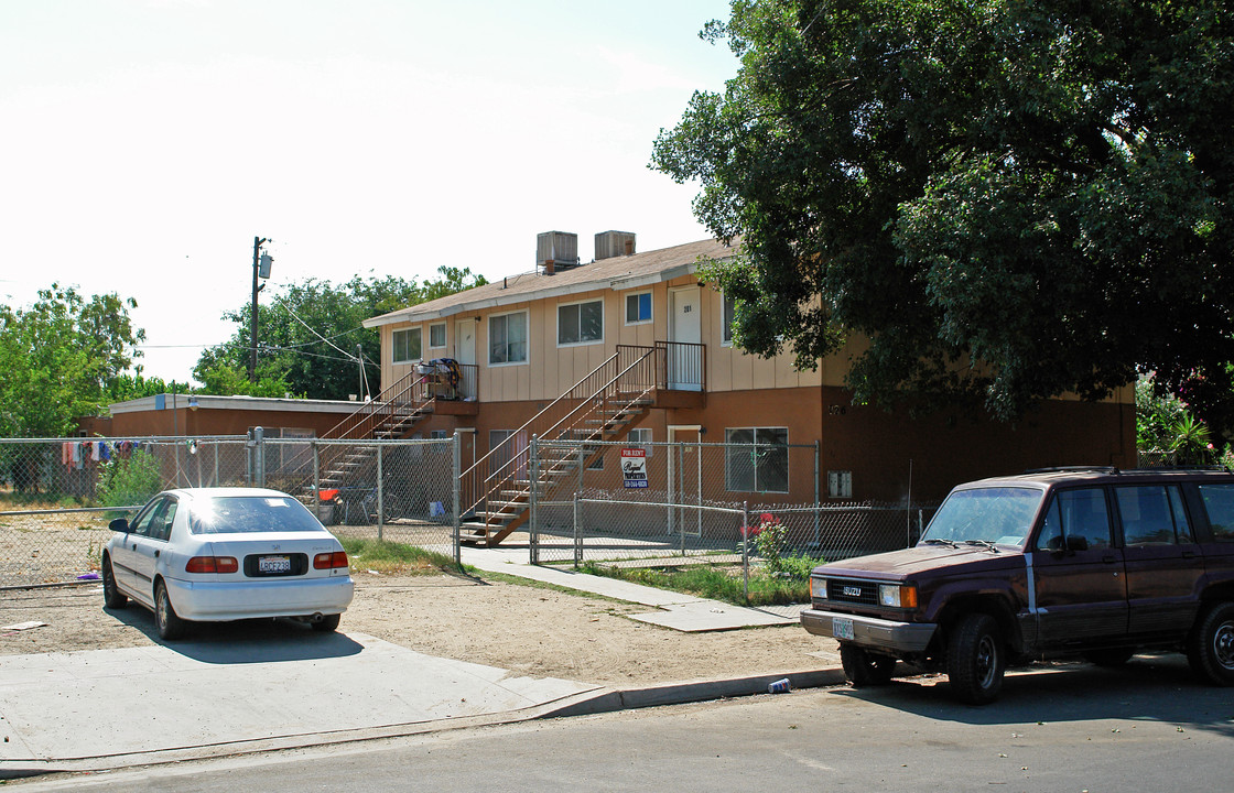 726 N Fisher St in Fresno, CA - Building Photo