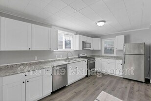 341 E Markison Ave in Columbus, OH - Building Photo