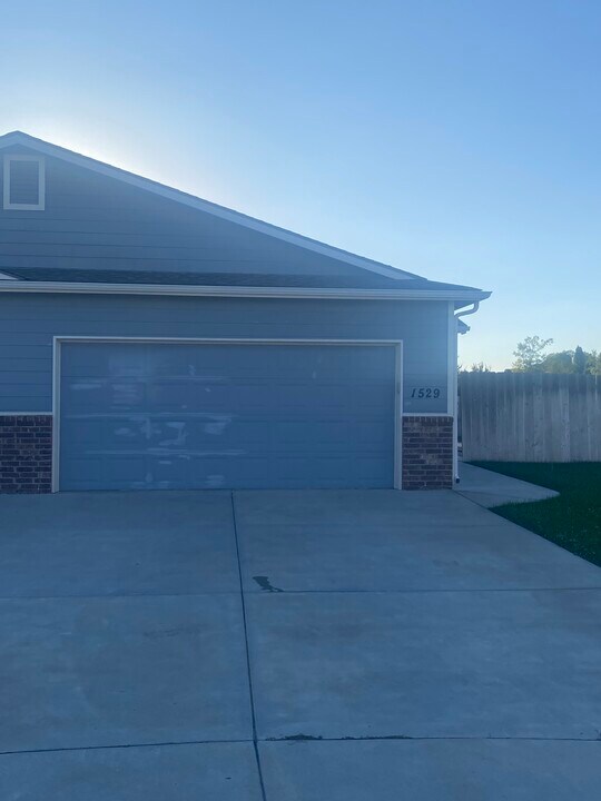 1529 E Olive Ct in Andover, KS - Building Photo