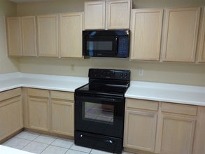 16635 Blanco Ky in San Antonio, TX - Building Photo - Building Photo