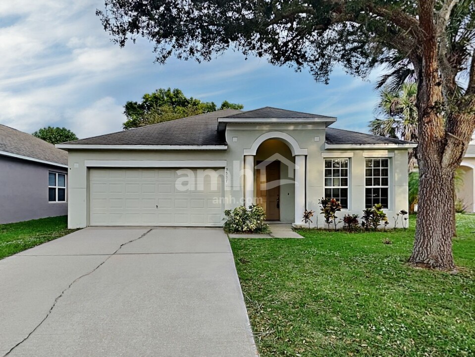 3537 Mt Carmel Ln in Melbourne, FL - Foto de edificio