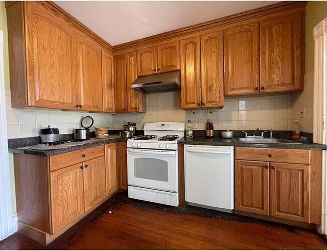 48 Derby St in Waltham, MA - Building Photo - Building Photo