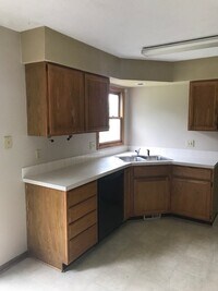 675 Ashworth Dr, Unit Three photo'