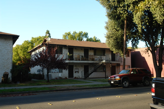 818 W 5th St in Chico, CA - Building Photo - Building Photo