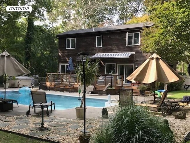 131 Lewis Rd in East Quogue, NY - Building Photo - Building Photo