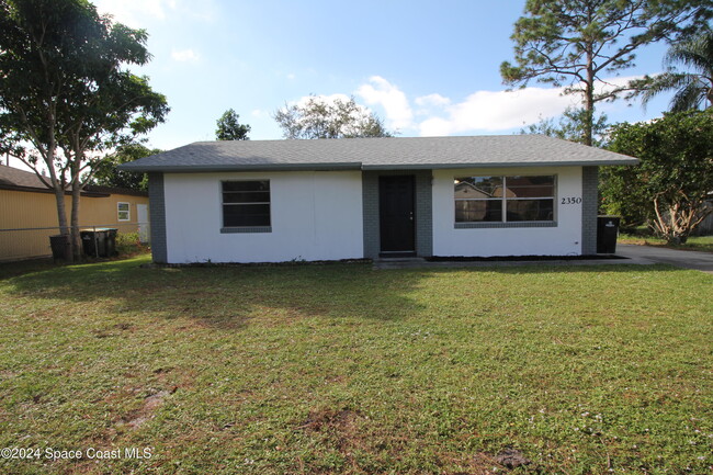 2350 Mantilla Ave SE in Palm Bay, FL - Building Photo - Building Photo