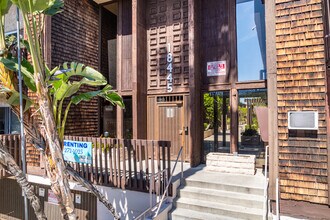 Collins Condominiums in Tarzana, CA - Building Photo - Building Photo