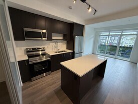 8509-8158 158 St in Surrey, BC - Building Photo