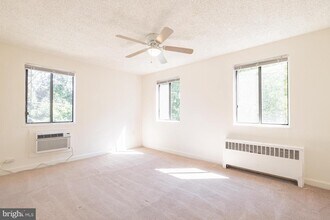 4721 1st St SW-Unit -203 in Washington, DC - Building Photo - Building Photo