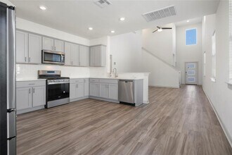 8006 Linda Michelle Ln in Austin, TX - Building Photo - Building Photo