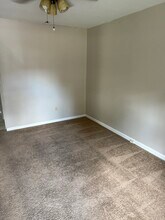 981 Charlotte Ave, Unit East Brainerd apartment in Chattanooga, TN - Foto de edificio - Building Photo