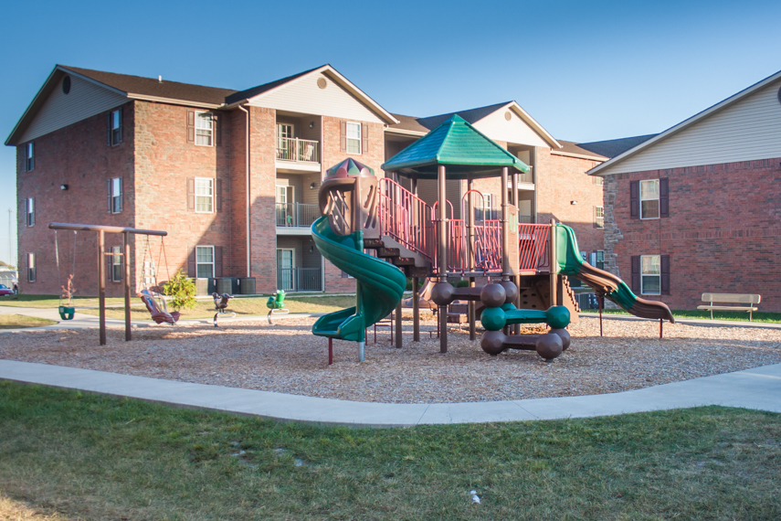 Redwood Towers in Joplin, MO - Foto de edificio